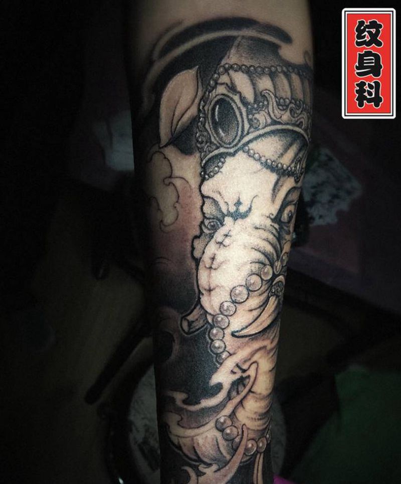 象神纹身图片_手臂新传统象神纹身图案