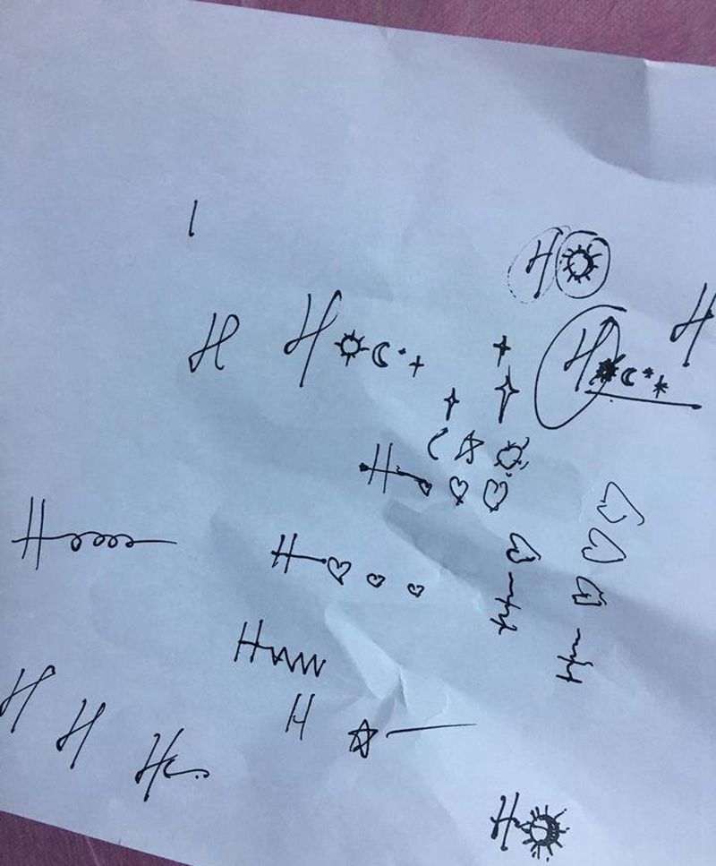 客户自由发挥纹身图片_背部几何点刺纹身图案