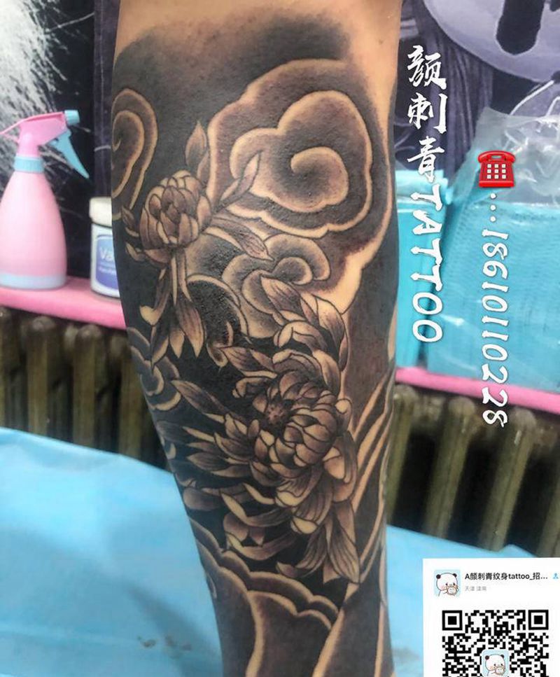 小腿菊花添加纹身图片_腿部纹身图案