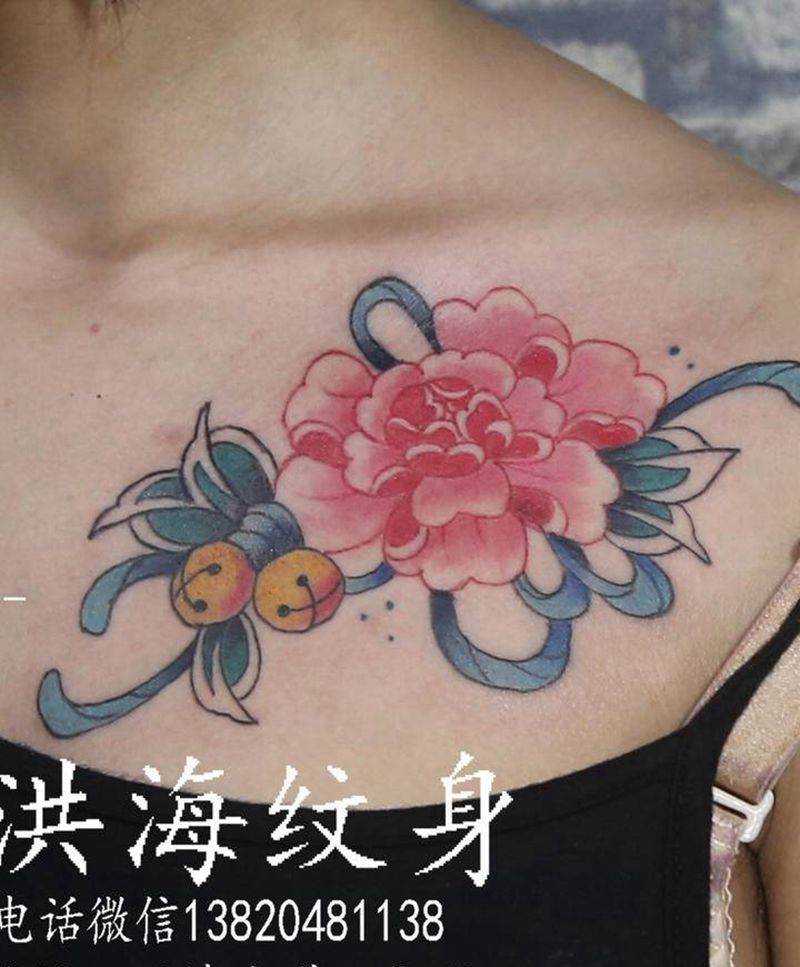 花纹身图片_胸部纹身图案