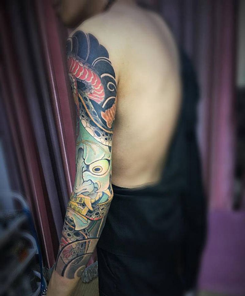 8成纹身图片_手臂老传统班若蛇花臂纹身图案