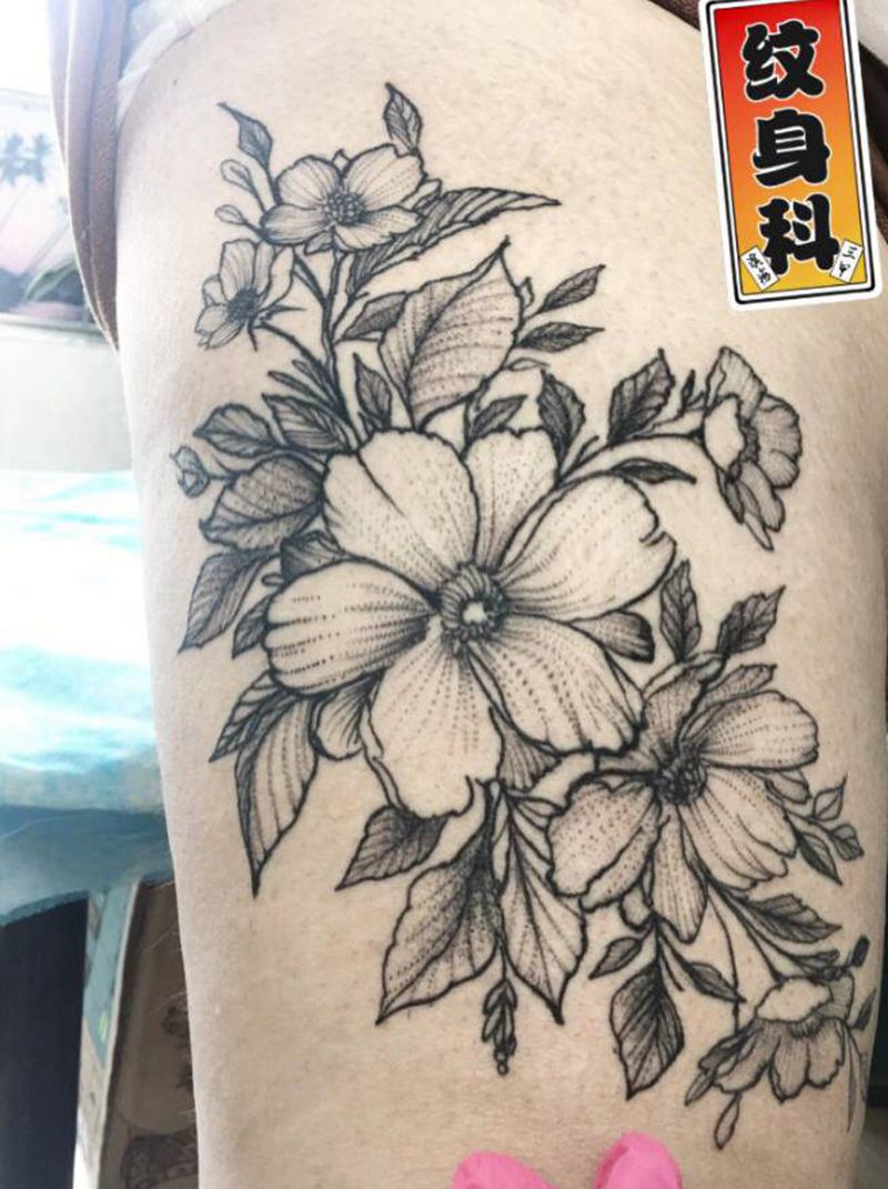 手绘素花一支纹身图片_腿部点刺素花纹身图案