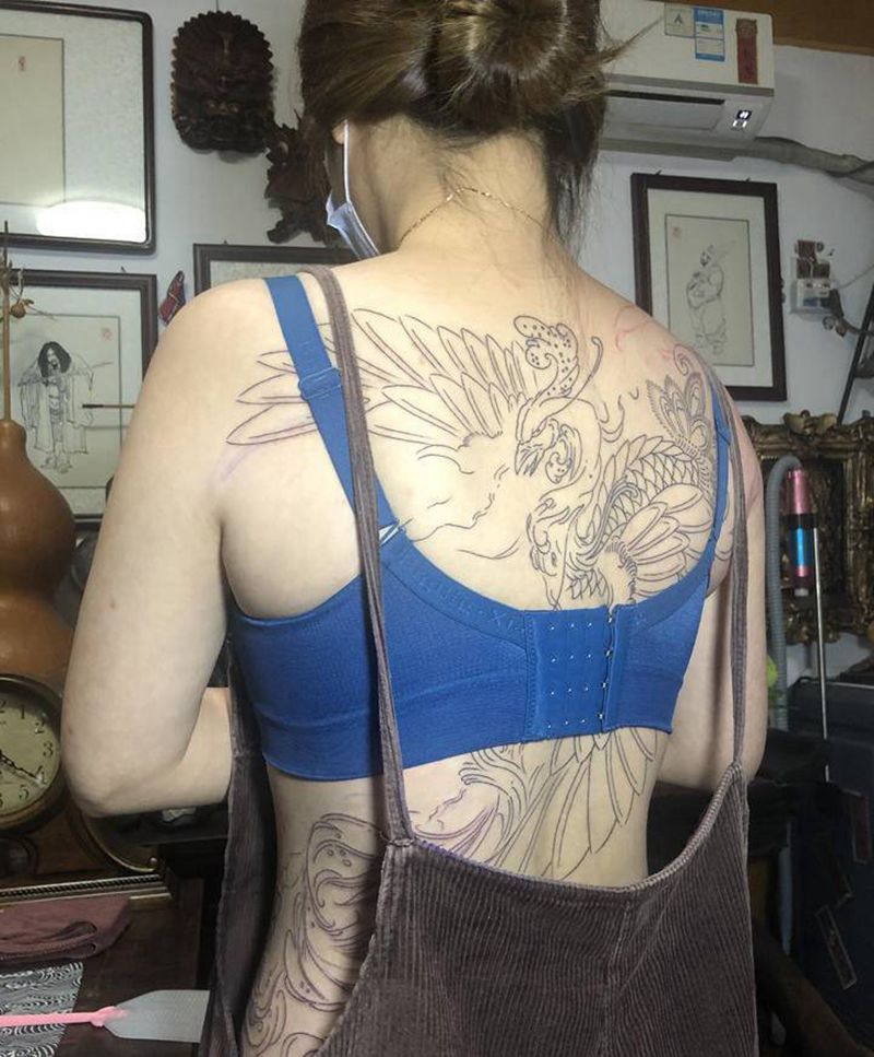 鳳纹身图片_背部水墨纹身图案