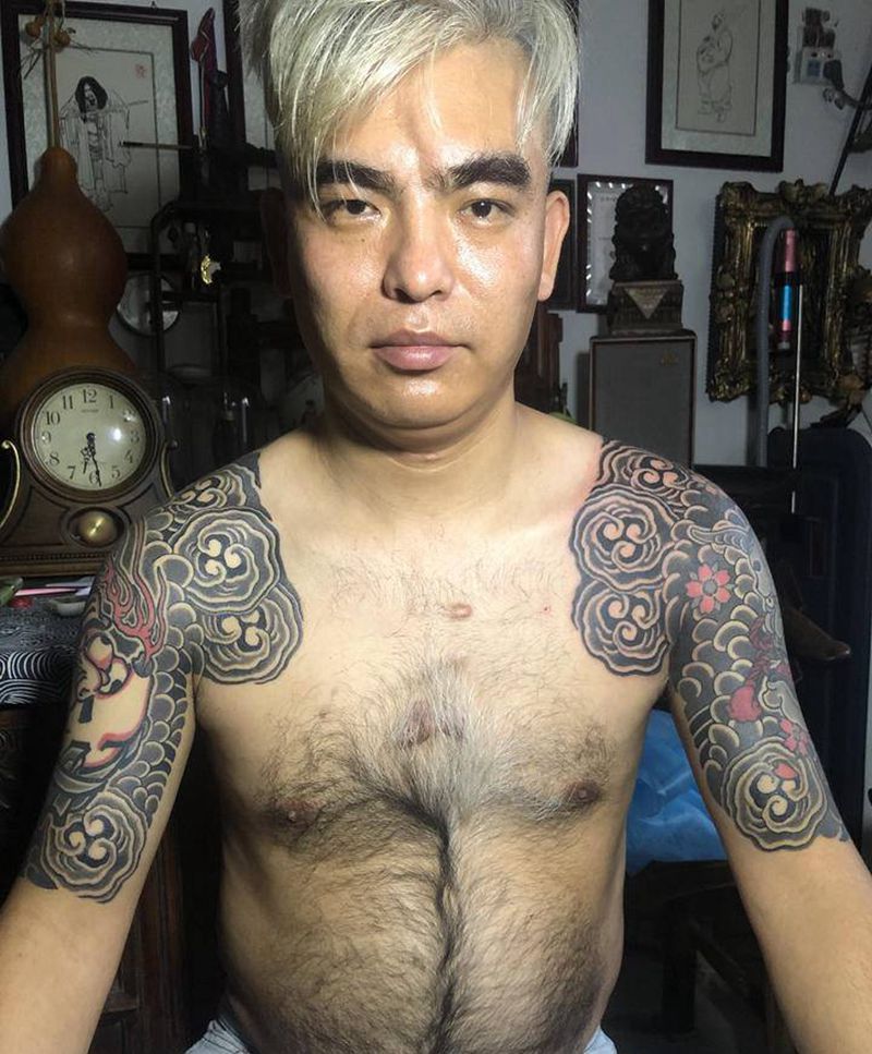 班若火男纹身图片_肩部老传统纹身图案