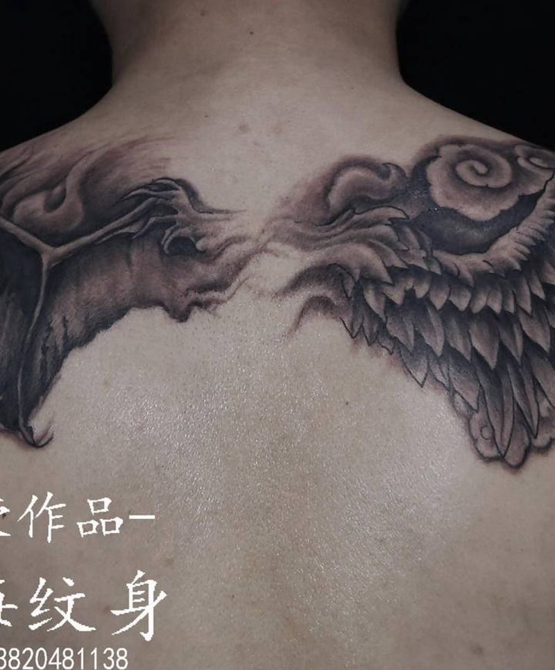 天使恶魔翅膀纹身图片_肩部颈部新传统欧美写实纹身图案