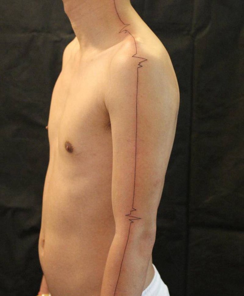 直线纹身图片_手臂纹身图案