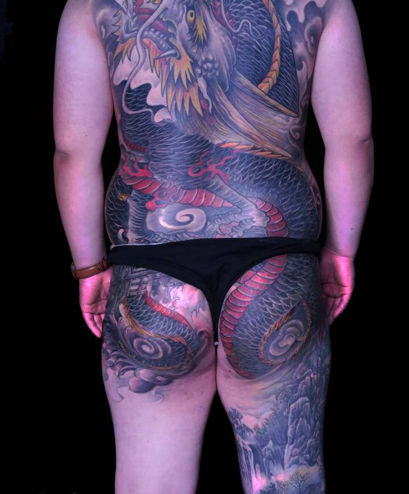 满背龍修改纹身图片_背部老传统纹身图案