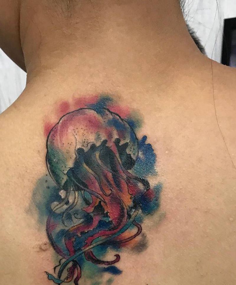水母纹身纹身图片_背部水彩New School水母纹身纹身图案