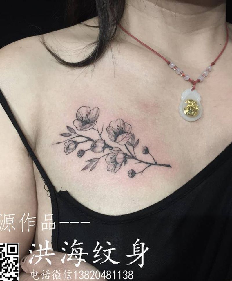 花纹身图片_胸部纹身图案