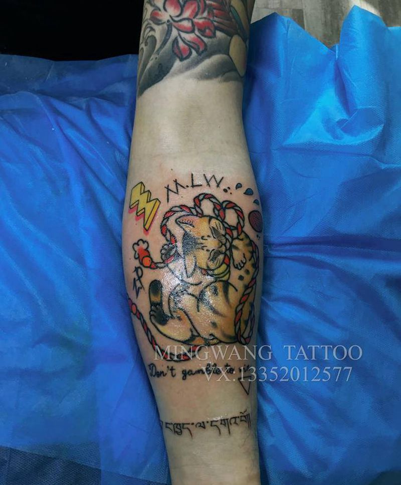 猫纹身图片_手臂老传统纹身图案