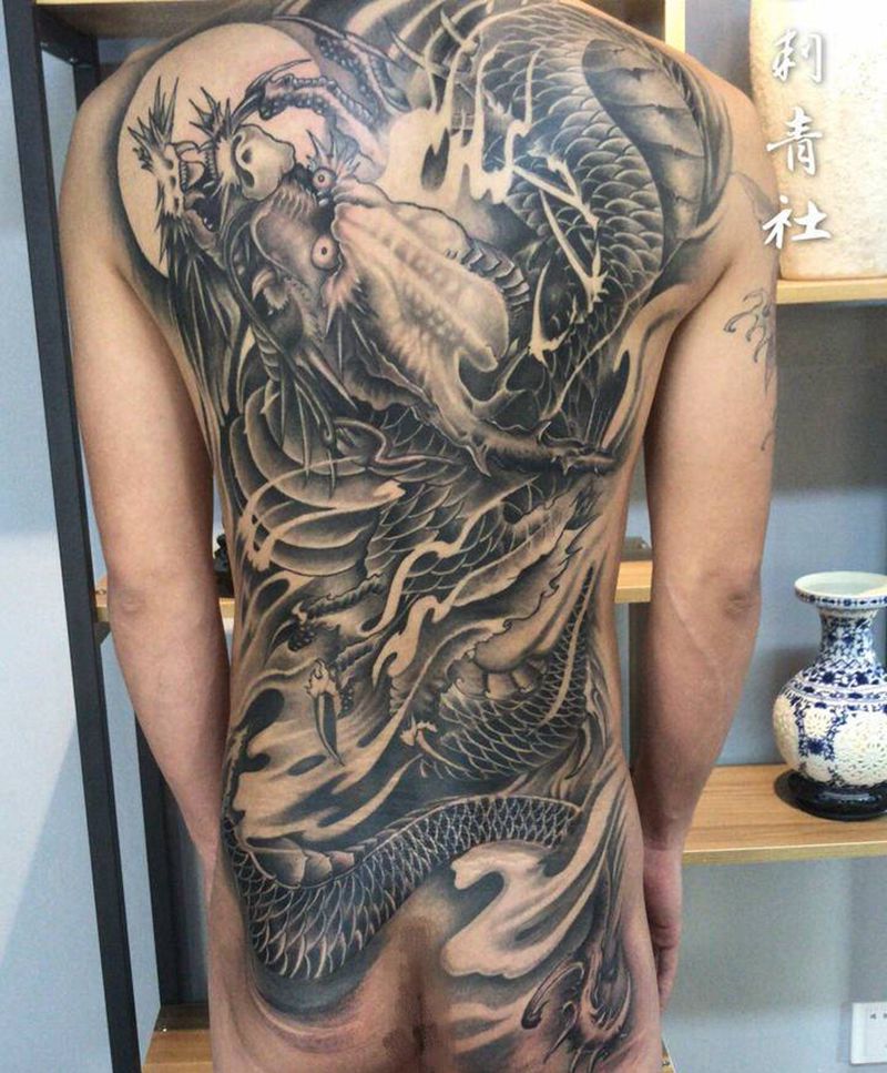 龙纹身图片_背部老传统纹身图案