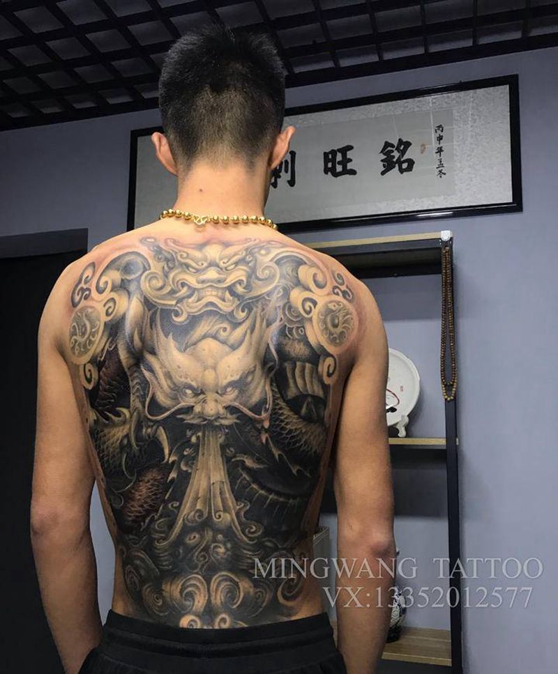 龙纹身图片_背部老传统纹身图案
