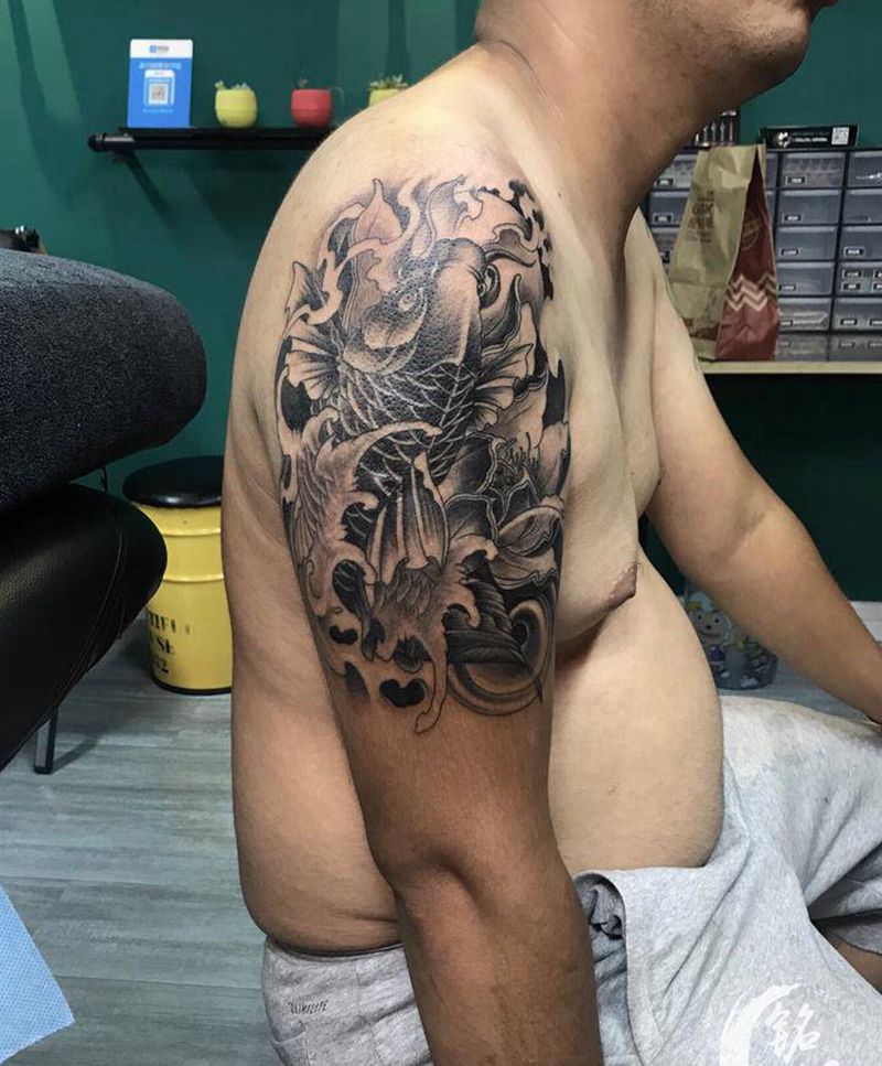 鲫鱼纹身图片_手臂老传统纹身图案