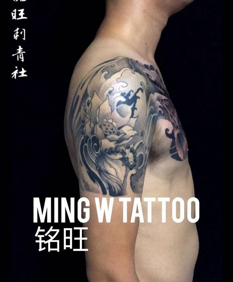 荷花纹身图片_手臂老传统纹身图案