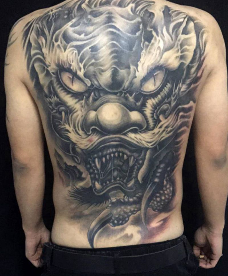 龙纹身图片_背部老传统纹身图案
