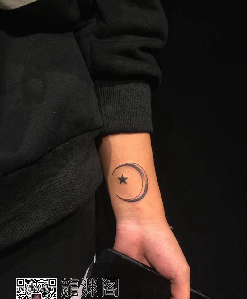 星月纹身图片_手臂点刺纹身图案