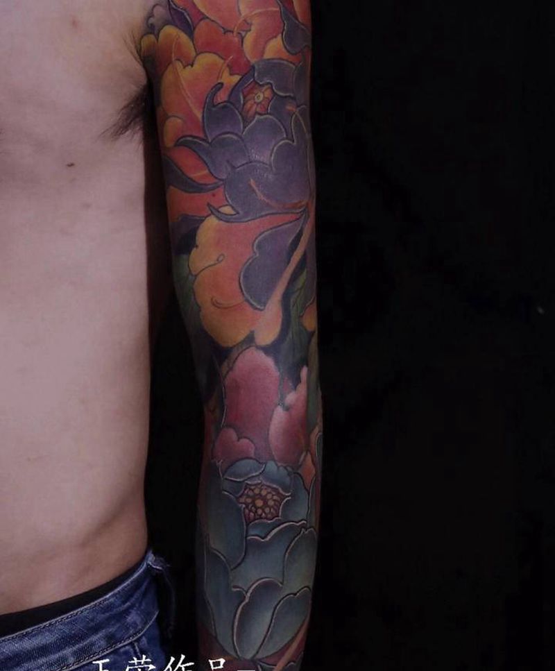 花臂牡丹纹身图片_手臂新传统纹身图案