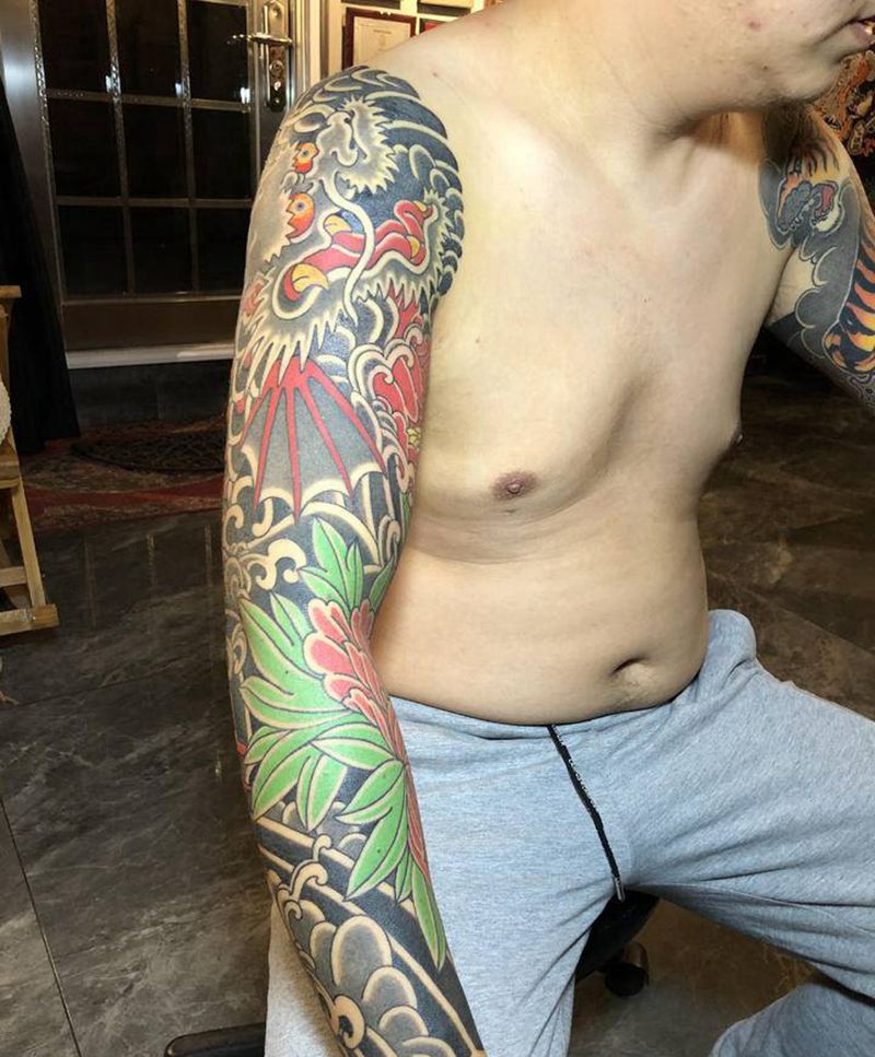 魚躍龍門纹身图片_手臂老传统纹身图案