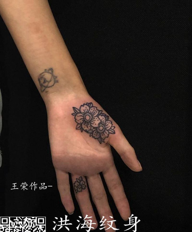 樱花纹身图片_手臂手部纹身图案