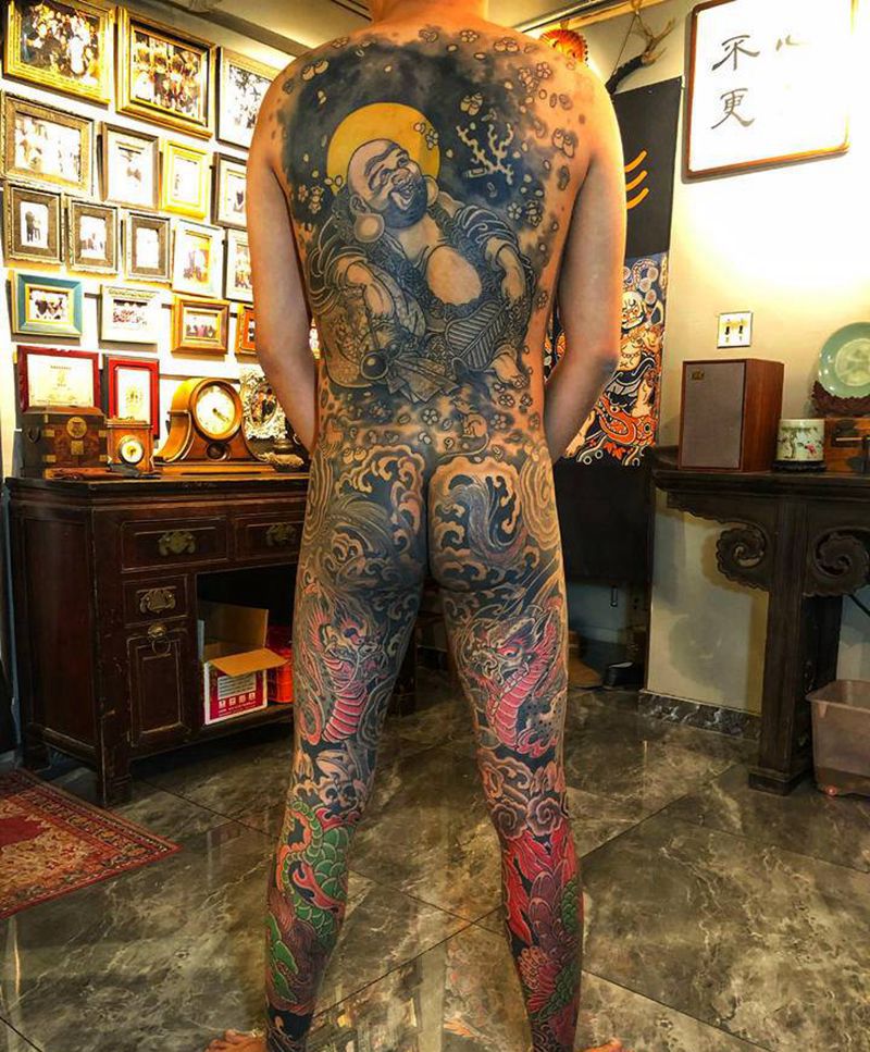 通體刺青纹身图片_背部腿部老传统水墨纹身图案