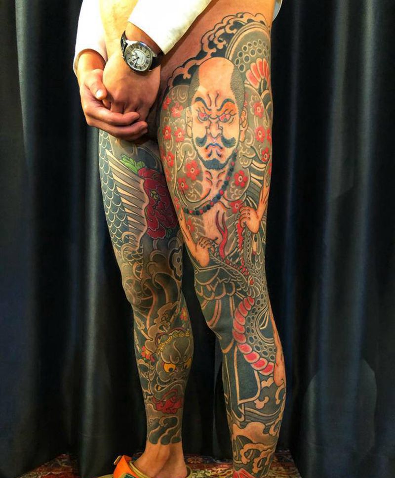 魯志深戲蟒蛇纹身纹身图片_腿部老传统纹身图案