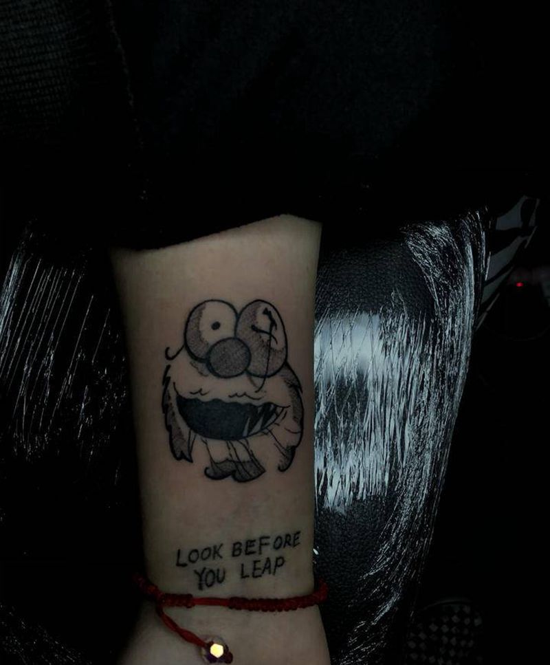 芝麻街小人纹身图片_手臂点刺纹身图案