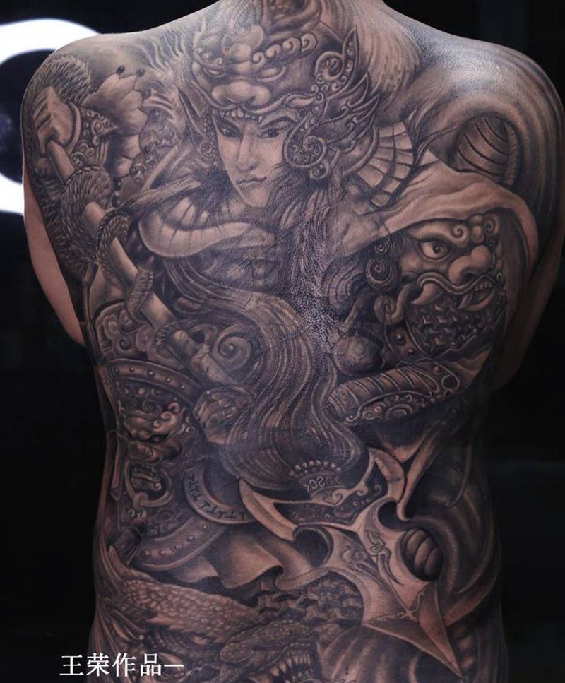 赵云纹身图片_背部纹身图案