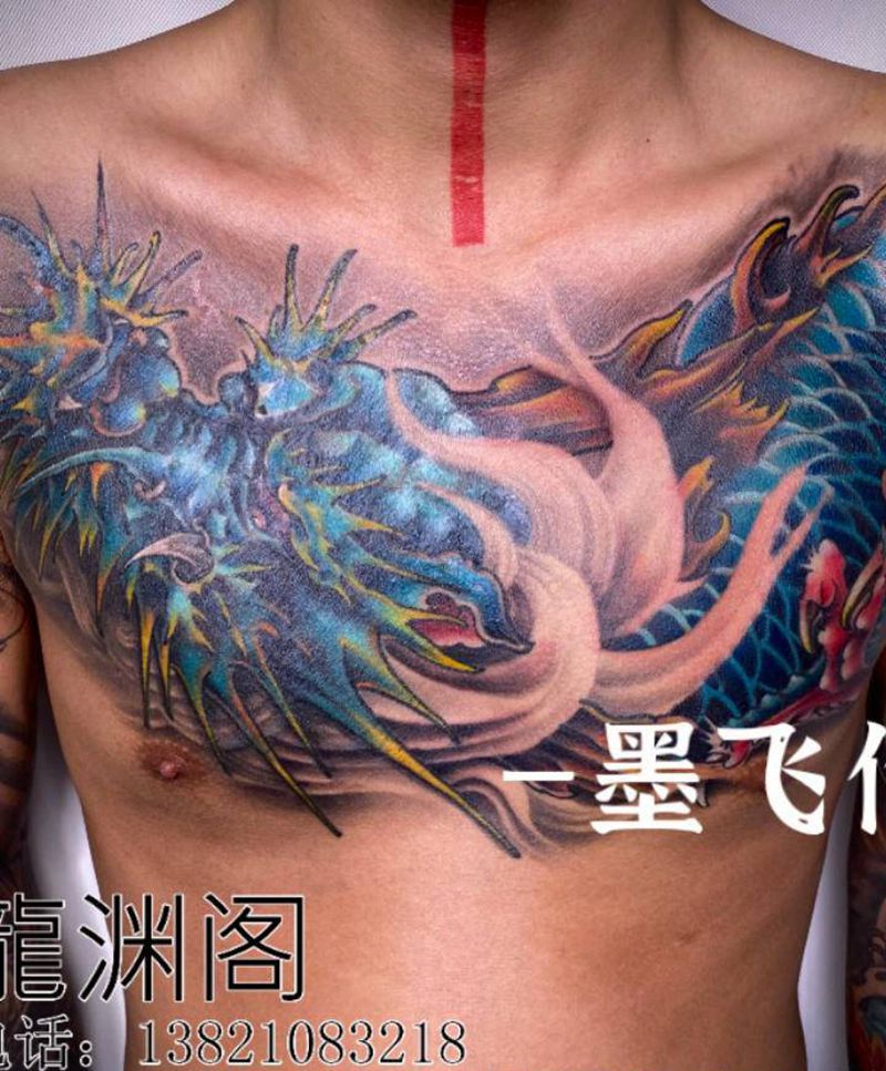 花胸龙纹身图片_胸部纹身图案