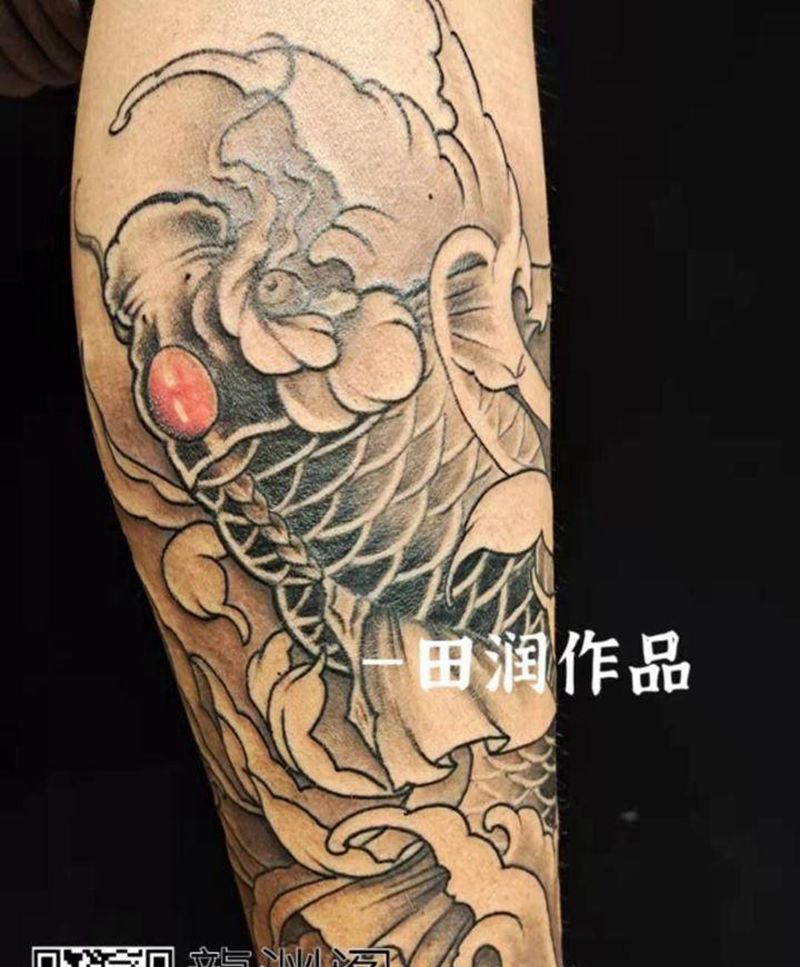 鱼纹身图片_腿部纹身图案