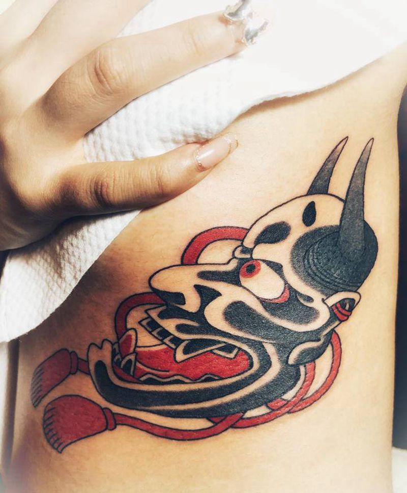 班若纹身图片_腰部老传统纹身图案