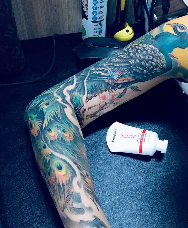 孔雀纹身图片_手臂水彩新传统纹身图案