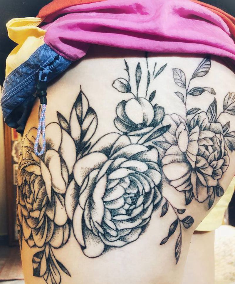 小花纹身图片_臀部腿部点刺图腾纹身图案