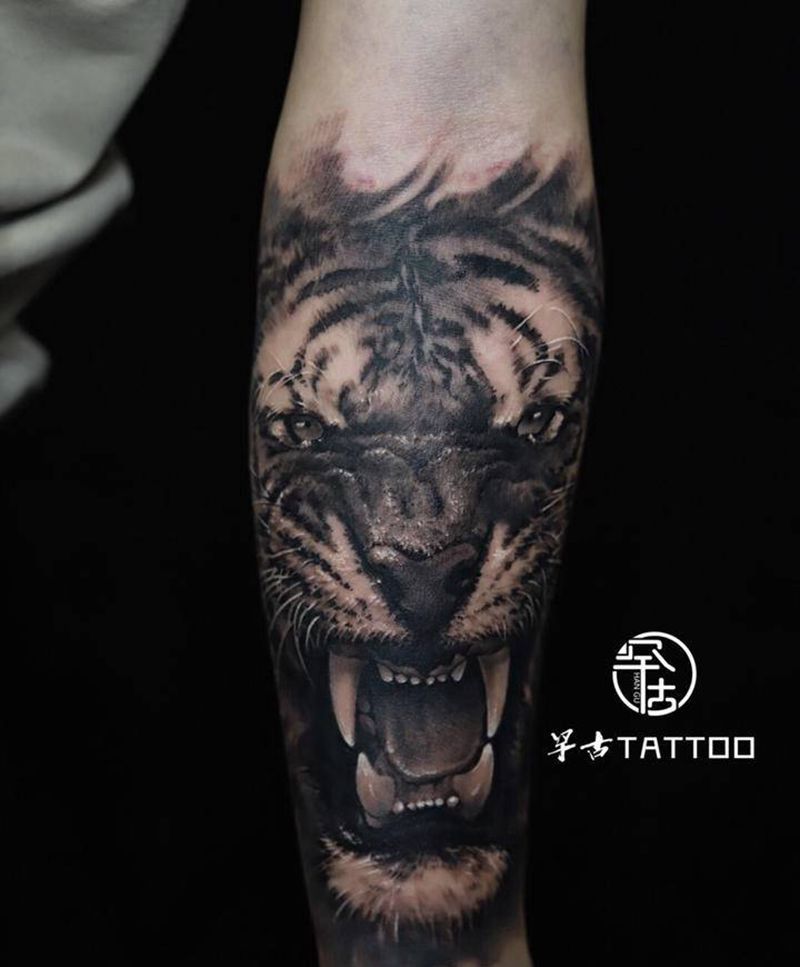 虎纹身图片_手臂手部欧美写实老虎花臂写实纹身图案
