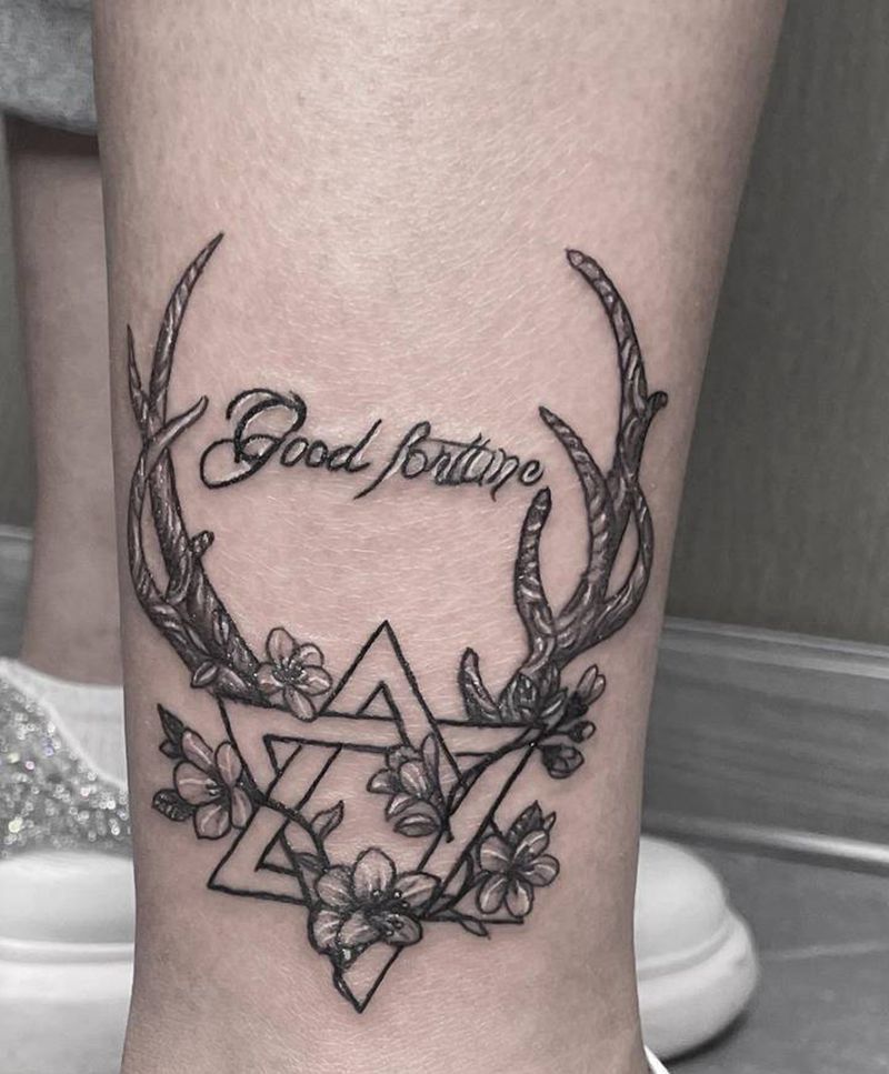 鹿角纹身图片_腿部Old School纹身图案