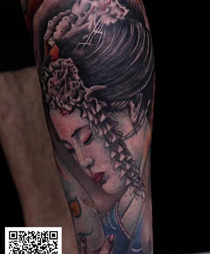 艺妓未完纹身图片_腿部新传统纹身图案