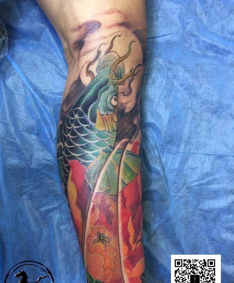 招财鱼纹身图片_传统脚部腿部臀部国画动物纹身图案