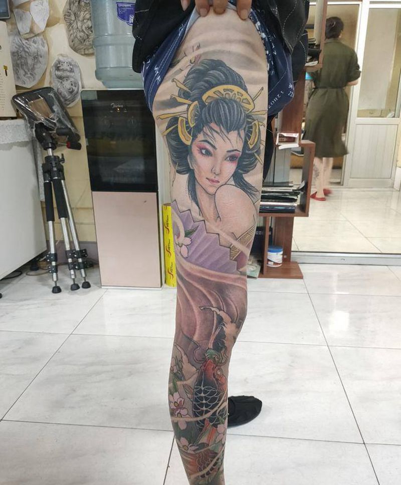 拼接花腿纹身图片_腿部新传统纹身图案