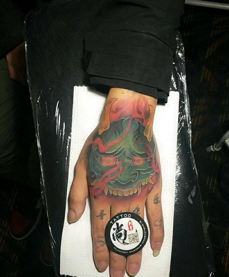 花手般若纹身图片_手部纹身图案