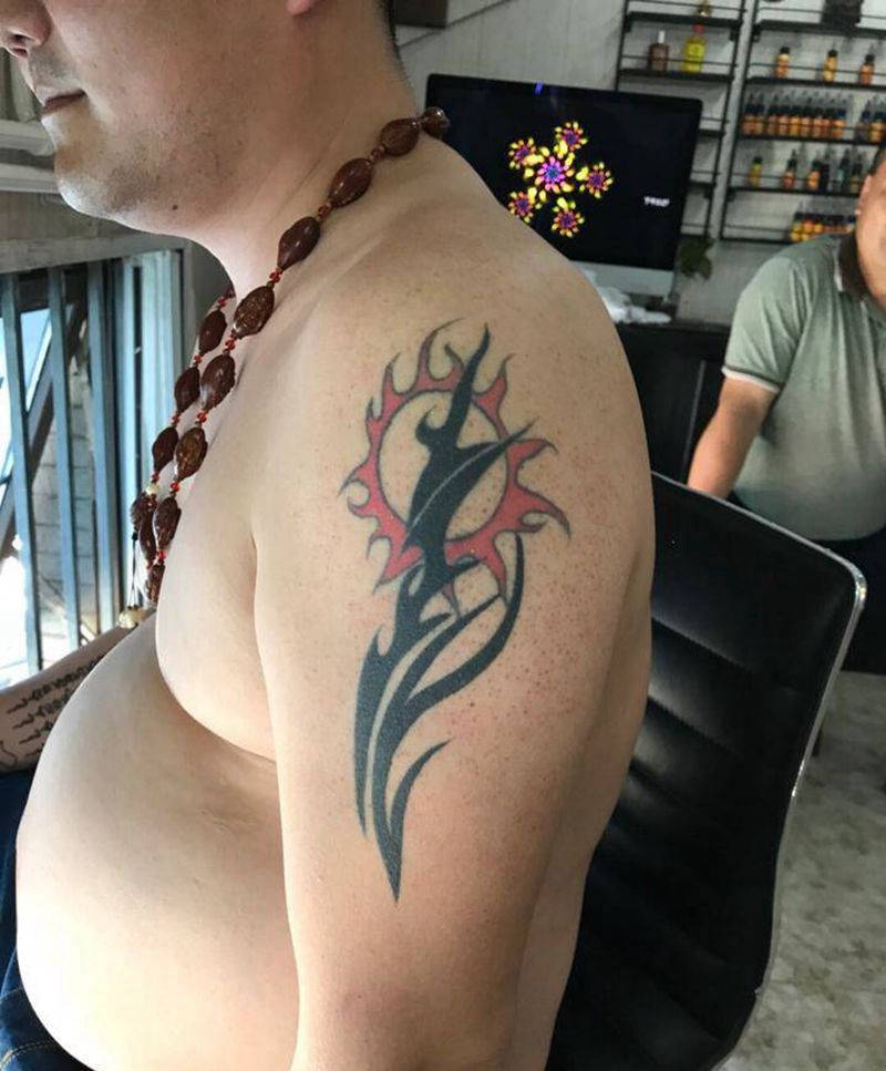 锦鲤纹身图片_肩部臀部新传统New School纹身图案