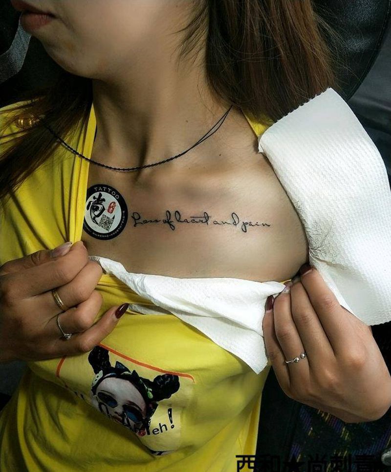 锁骨英文纹身图片_胸部图腾纹身图案