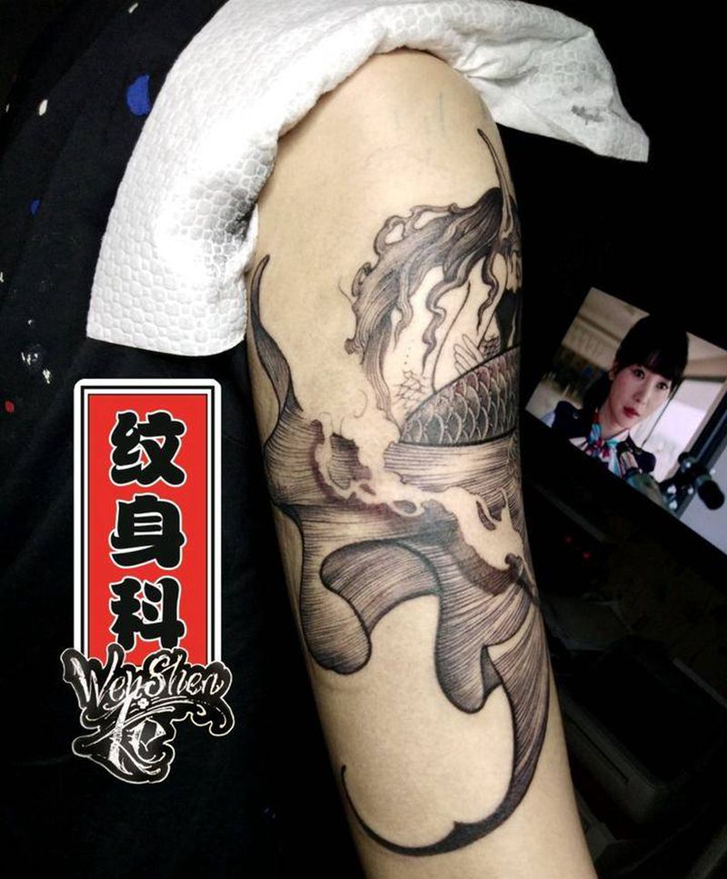 美人鱼纹身图片_手臂肩部New School点刺美人鱼欧美纹身图案