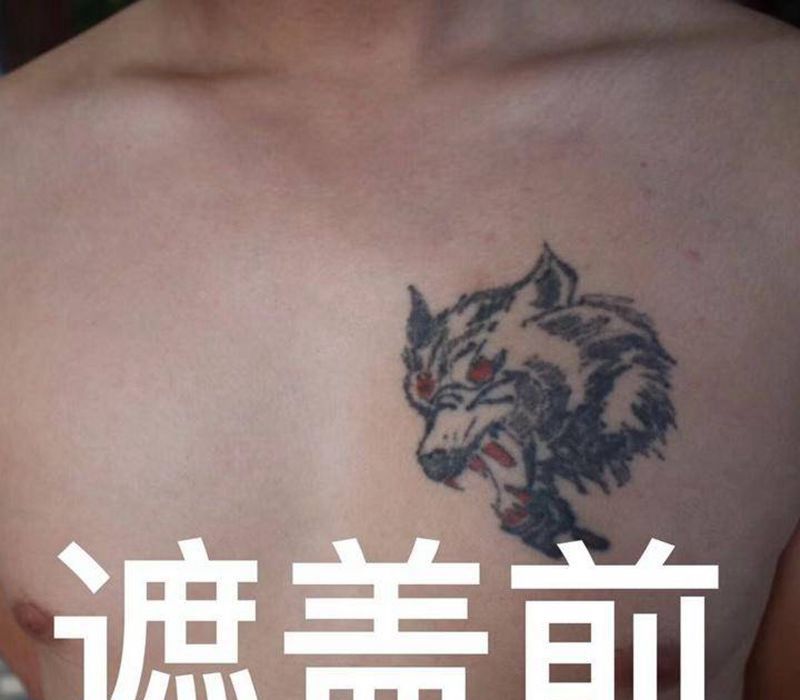 狼行天下纹身图片_肩部新传统欧美写实纹身图案