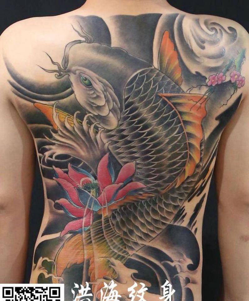 满背鱼纹身图片_