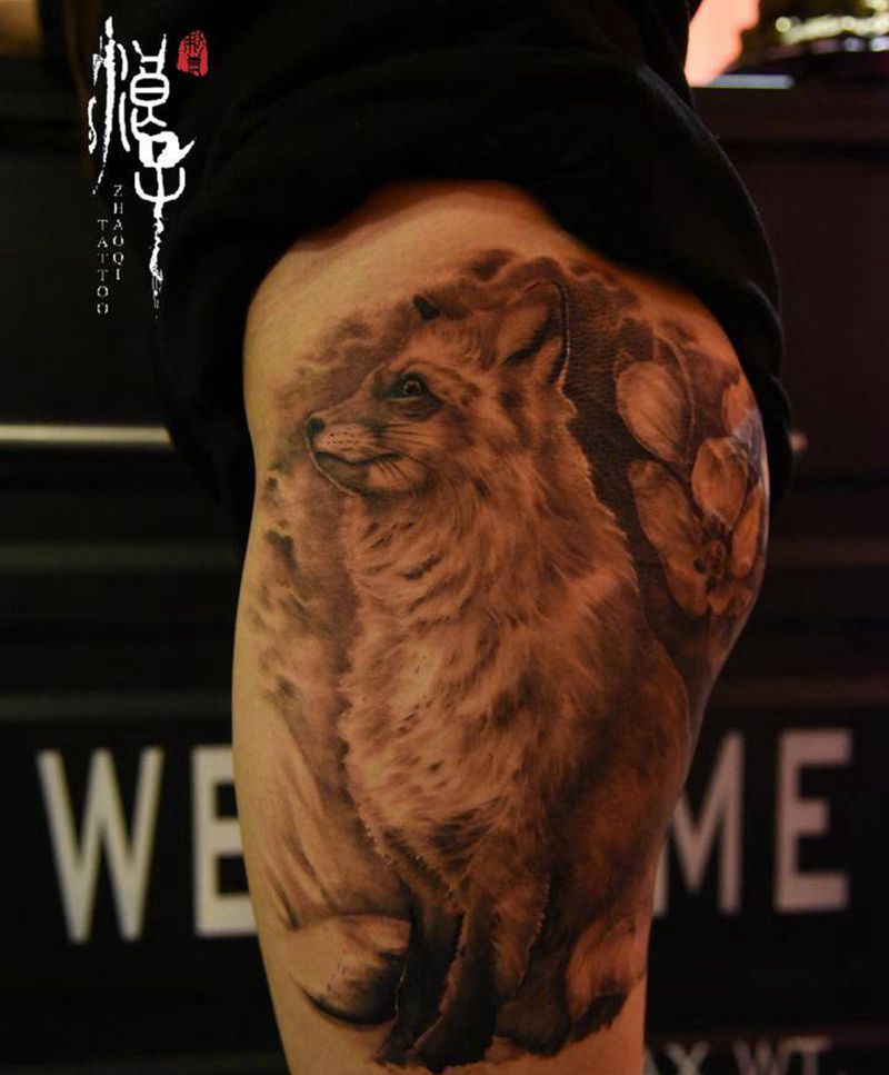 《狐》纹身图片_腿部臀部欧美写实狐狸纹身图案