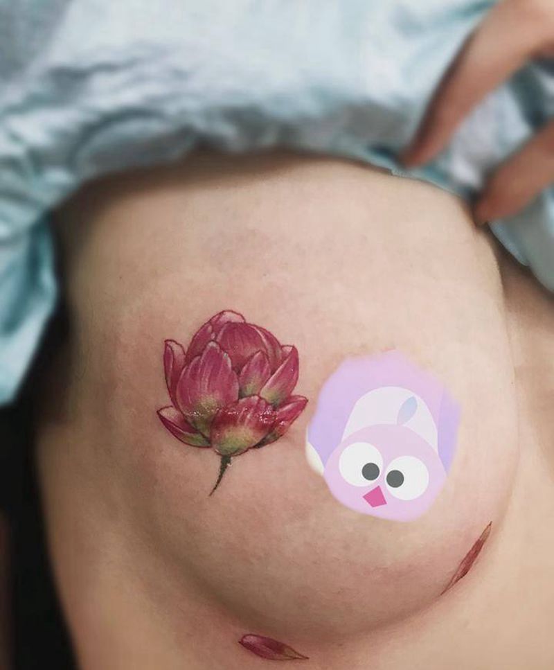 花遮盖疤痕纹身图片_成品胸部传统几何植物纹身图案