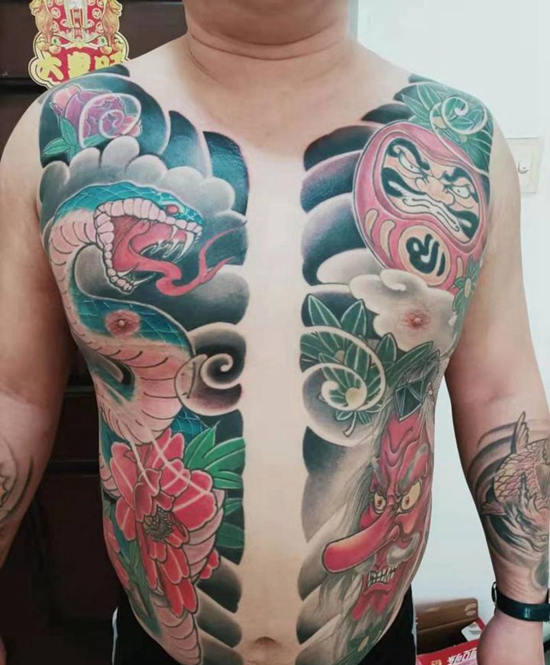 开衫纹身图片_胸部老传统纹身图案