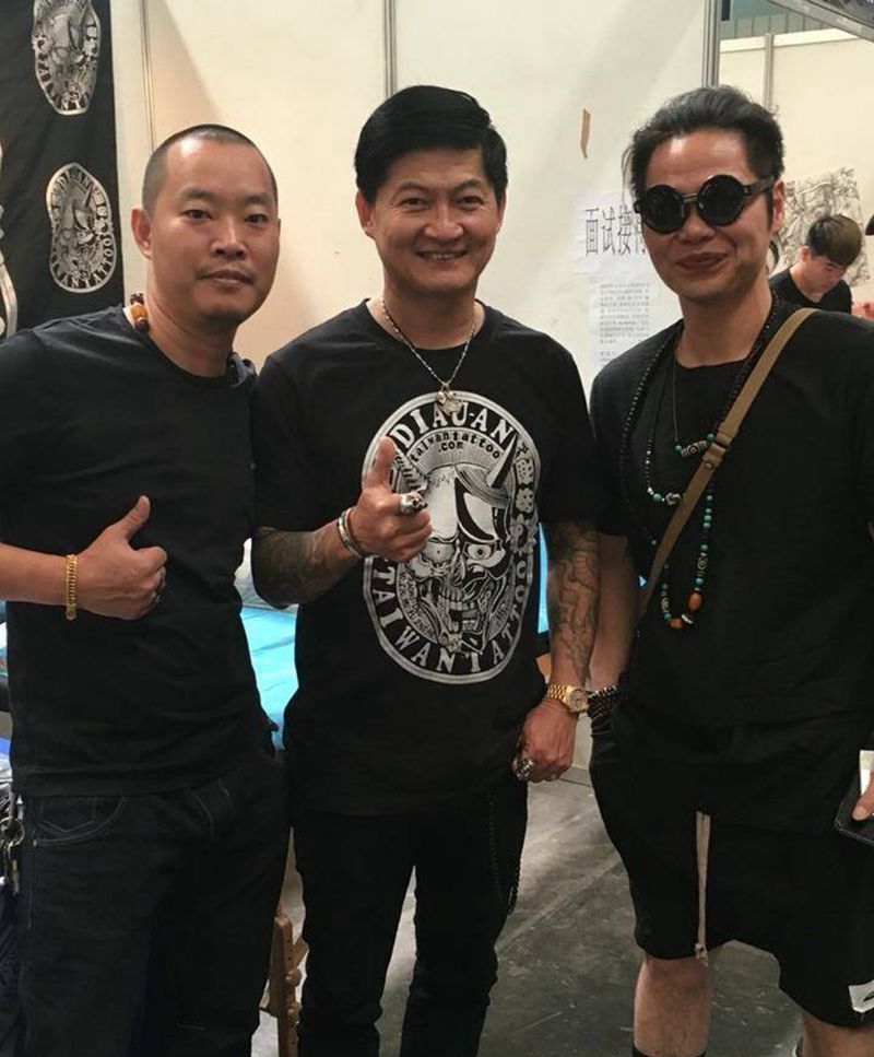 和老师和师兄来张合影纹身图片_