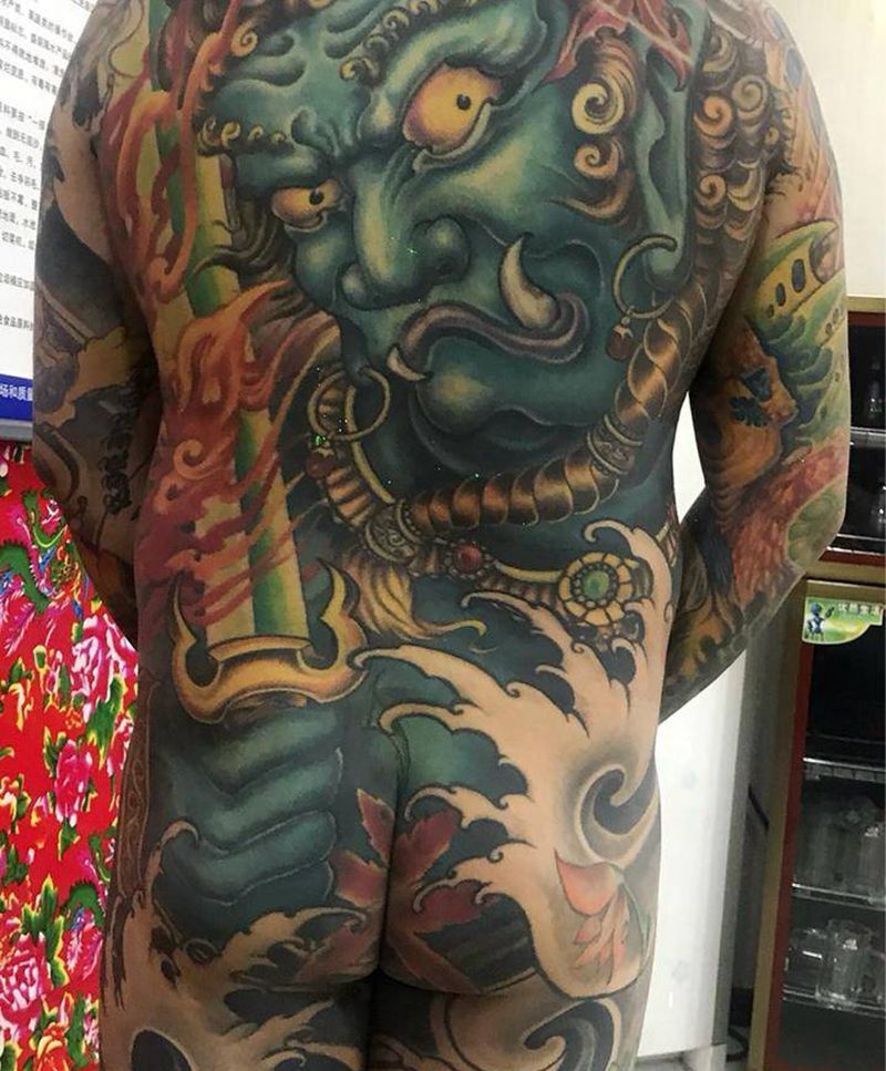 不动冥王纹身图片_腰部背部新传统纹身图案