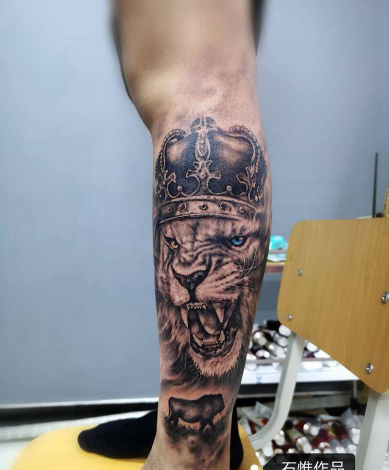狮子大王纹身图片_腿部欧美写实纹身图案