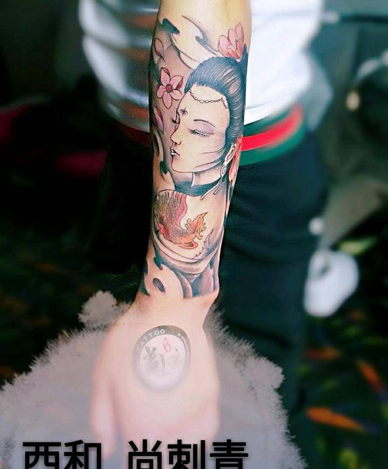 艺妓包小臂纹身图片_手臂新传统纹身图案